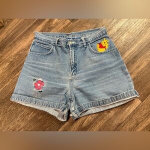 Vintage Y2K Winnie The Pooh Disney Embroidered High Rise Shorts Light Wash